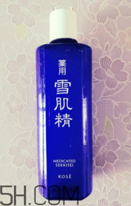 雪肌精化妝水適合干皮嗎？適合痘肌嗎？