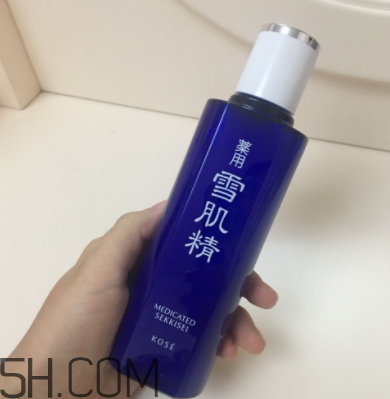 雪肌精化妝水盈潤型適合油皮嗎？適合夏季嗎？