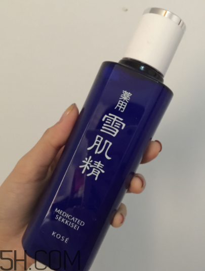 雪肌精化妝水盈潤型適合油皮嗎？適合夏季嗎？