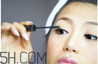 睫毛膏需要卸妝嗎？卸妝水的使用誤區(qū)