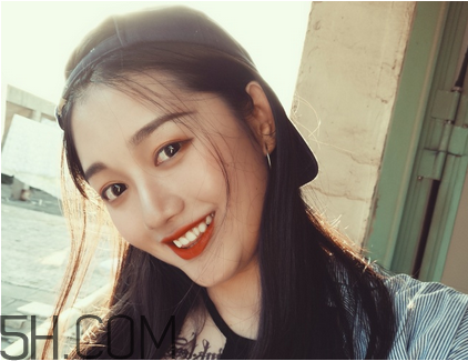 中午睡覺要卸妝嗎？怎么避免帶妝睡覺的危害？