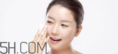 中午睡覺要卸妝嗎？怎么避免帶妝睡覺的危害？