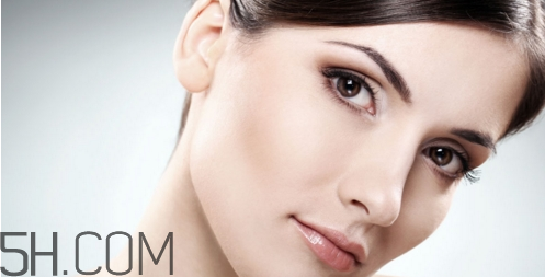 中午睡覺要卸妝嗎？怎么避免帶妝睡覺的危害？