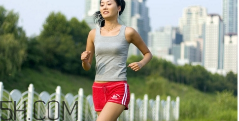 臉部卸妝可以用來卸眼妝嗎？跑步前需要卸妝嗎？