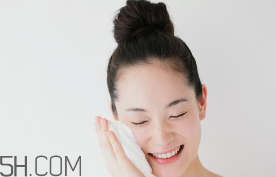 用沐浴露能卸妝嗎？肥皂洗臉能卸妝嗎？