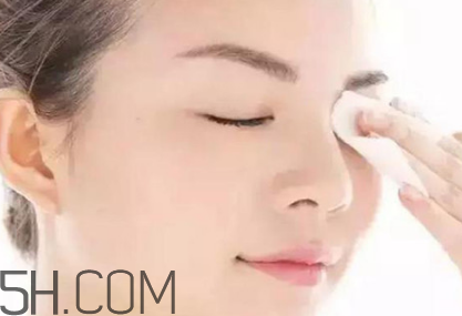 什么時候適合用卸妝油？洗臉撲可以卸妝么？