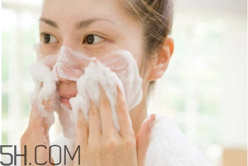 肥皂洗臉有什么好處？硫磺肥皂可以洗臉嗎？