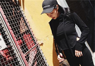 黑色衣服掉色屬于質(zhì)量問題嗎？黑色衣服掉色嚴重怎么辦？