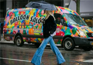 冬天喇叭褲配什么鞋子好看？冬天喇叭褲搭配鞋子圖片