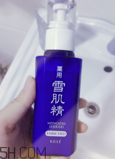 雪肌精盈潤乳液適合油皮嗎？適合夏季嗎？