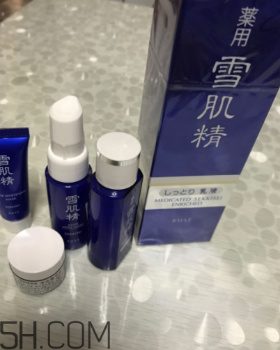 雪肌精盈潤乳液適合油皮嗎？適合夏季嗎？