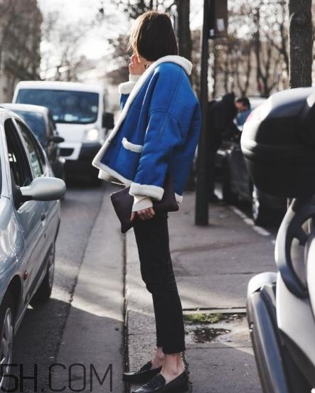 羊羔絨牛仔外套怎么搭配？羊羔絨牛仔外套搭配女