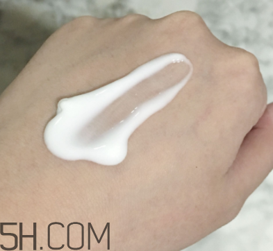 雪肌精盈潤乳液含藥物成分嗎？安全嗎？