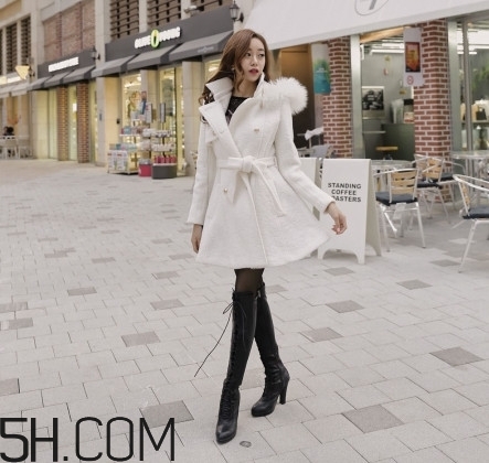 最有氣質(zhì)的白色大衣搭配圖片 最有氣質(zhì)的白色大衣搭配圖片