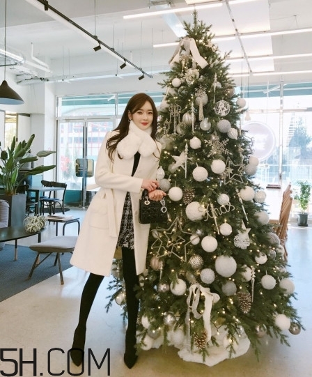 最有氣質(zhì)的白色大衣搭配圖片 最有氣質(zhì)的白色大衣搭配圖片