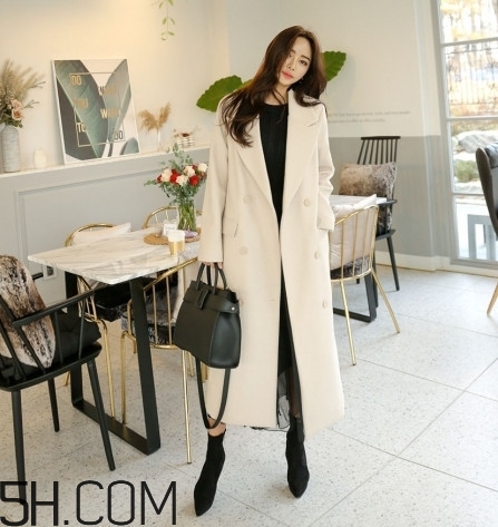 最有氣質(zhì)的白色大衣搭配圖片 最有氣質(zhì)的白色大衣搭配圖片