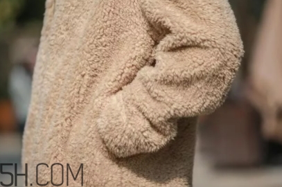 搖粒絨是什么面料？搖粒絨是聚酯纖維嗎？