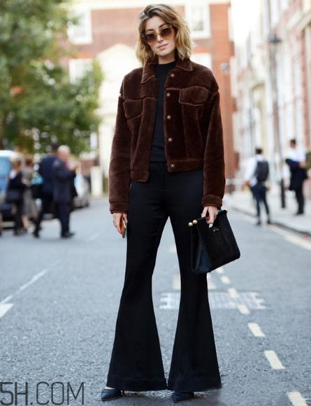 冬天喇叭褲配什么鞋子好看？冬天喇叭褲搭配鞋子圖片