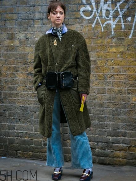 冬天喇叭褲配什么鞋子好看？冬天喇叭褲搭配鞋子圖片