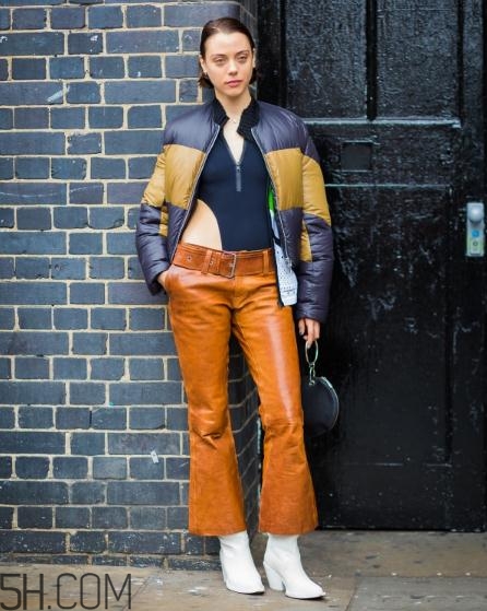 冬天喇叭褲配什么鞋子好看？冬天喇叭褲搭配鞋子圖片