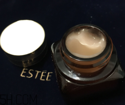 雅詩蘭黛小棕瓶眼霜每次用多少毫升？每次用量多少？