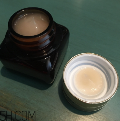 雅詩蘭黛小棕瓶眼霜每次用多少毫升？每次用量多少？