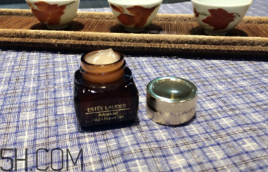 雅詩蘭黛小棕瓶眼霜每次用多少毫升？每次用量多少？