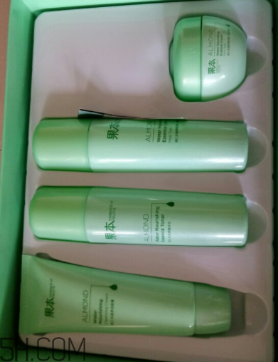 詩婷露雅杏仁補(bǔ)水套裝有什么？使用步驟