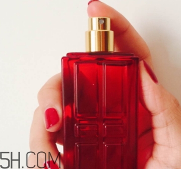 伊麗莎白雅頓紅門香水適合什么年齡？