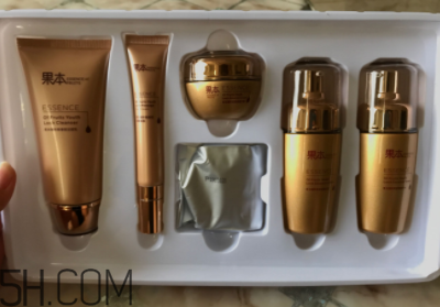 詩婷露雅青春鎖禮盒有什么？什么功效？