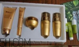 詩婷露雅青春鎖禮盒有什么？什么功效？