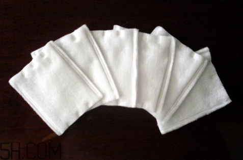 薄的卸妝棉為什么不適合卸妝？敏感肌使用卸妝油的注意事項