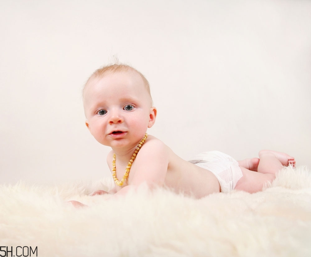 寶寶大便顏色是綠色的怎么辦？寶寶意外燙傷了怎樣處理？