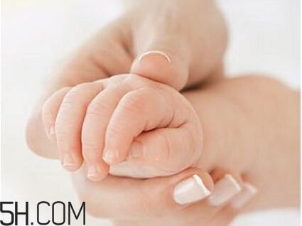 寶寶大便顏色是綠色的怎么辦？寶寶意外燙傷了怎樣處理？