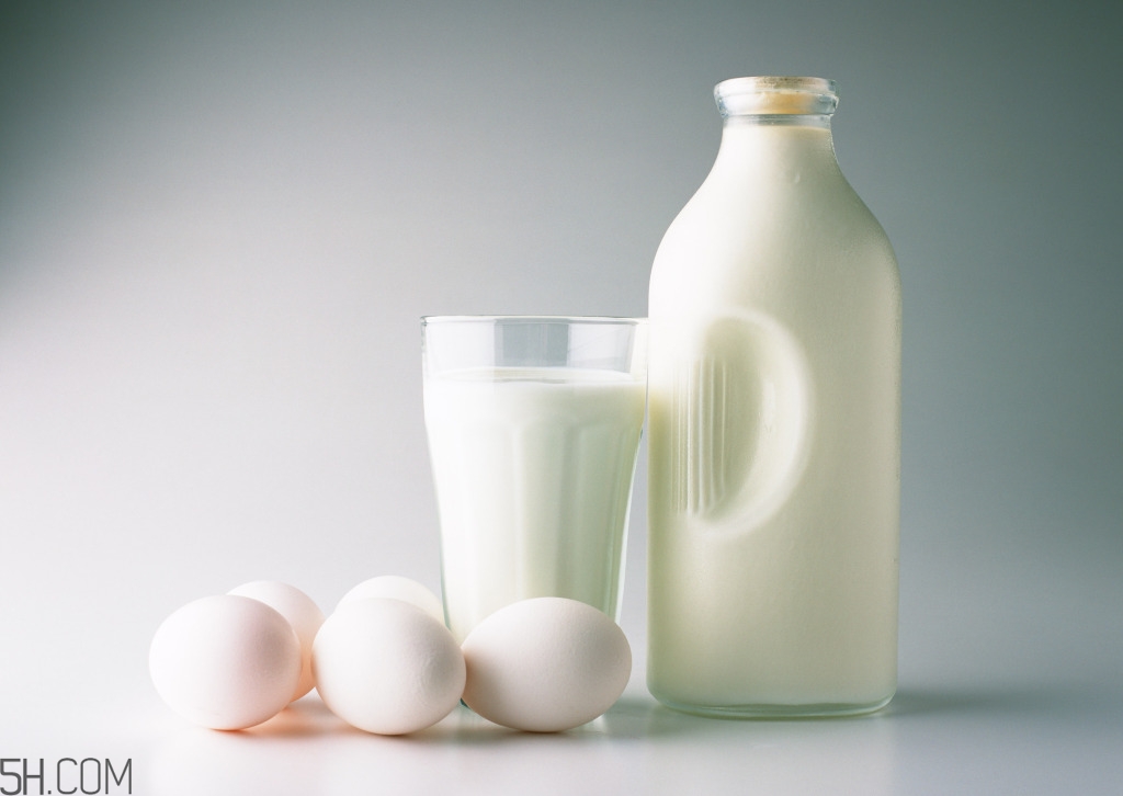 女性月經(jīng)初潮可以吃些什么？女性月經(jīng)初潮不可以吃些什么？