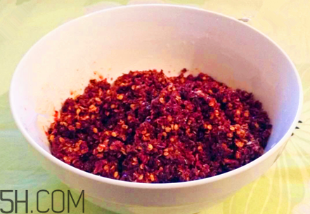 女性月經(jīng)初潮可以吃些什么？女性月經(jīng)初潮不可以吃些什么？