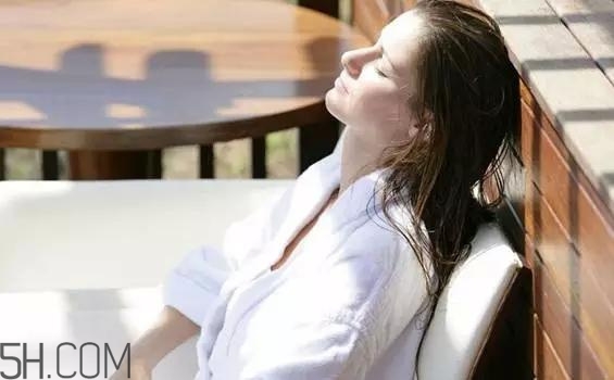 女性月經(jīng)初潮不能吃什么水果？月經(jīng)初潮后補什么？