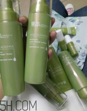 詩婷露雅堅果補水三件套什么功效？熟齡肌能用嗎？