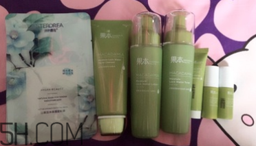 詩婷露雅堅果補水三件套什么功效？熟齡肌能用嗎？