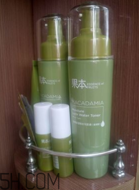 詩(shī)婷露雅堅(jiān)果補(bǔ)水三件套油不油？秋冬適合用嗎？