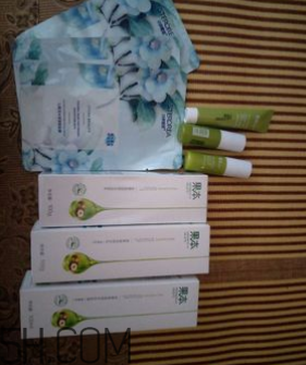 詩(shī)婷露雅堅(jiān)果補(bǔ)水三件套油不油？秋冬適合用嗎？