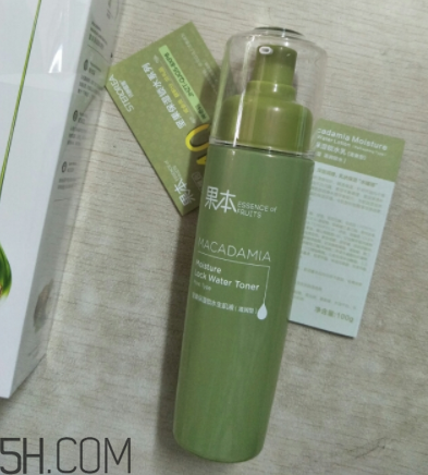 詩婷露雅生肌液滋潤型適合輕熟肌嗎？油不油？