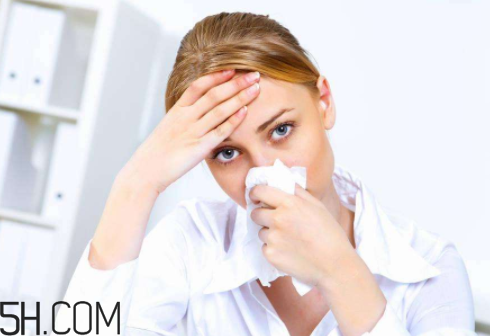 哪些藥品含有馬來(lái)酸氯苯那敏原料藥制劑？