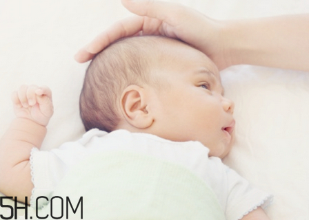 寶寶囟門(mén)閉合過(guò)早怎么辦？寶寶囟門(mén)早閉的危害有哪些？