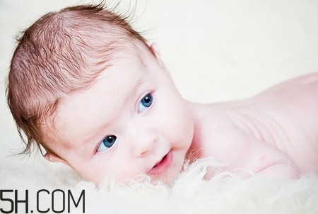 寶寶囟門異常主要有哪些表現(xiàn)？寶寶囟門小怎么辦？