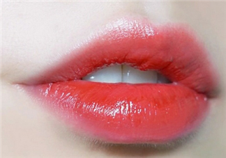 愛茉莉唇釉2號好看嗎？愛茉莉唇釉2與圣羅蘭12的區(qū)別