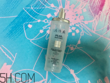 片仔癀珍珠亮膚水適合敏感皮嗎？有刺激嗎？