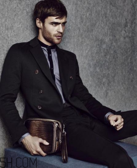 阿瑪尼西裝多少錢一套？阿瑪尼西服定制價(jià)格