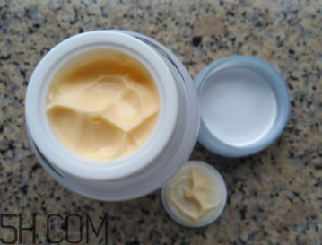 片仔癀珍珠膏白天能用嗎？會不會變黑？