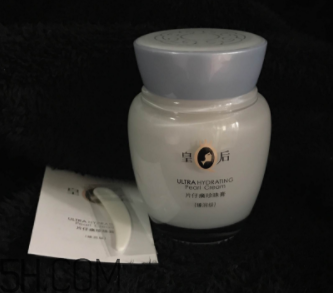 片仔癀珍珠膏夏天能用嗎？會(huì)不會(huì)很油？